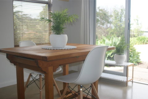 S T U D I O 22 Peaceful Retreat With Garden Views - New Castle Holiday 9