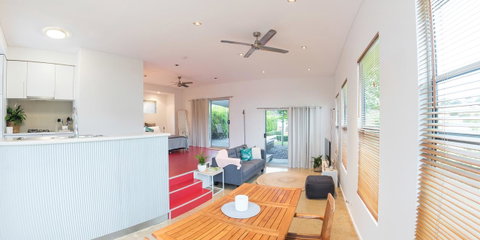 S T U D I O 22 Peaceful Retreat With Garden Views - New Castle Holiday 1