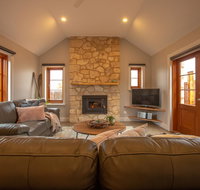 Lucy's Cottage - New Castle Holiday