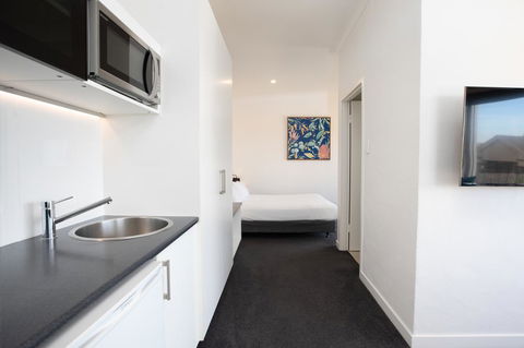 Bay 10 - Suites And Apartments - New Castle Holiday 1