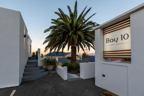 Bay 10 - Suites And Apartments - New Castle Holiday 21