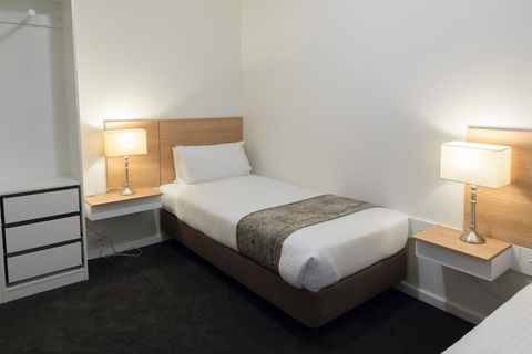 Bay 10 - Suites And Apartments - New Castle Holiday 24