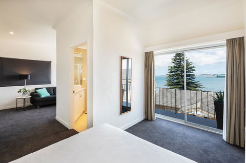 Bay 10 - Suites And Apartments - New Castle Holiday 7