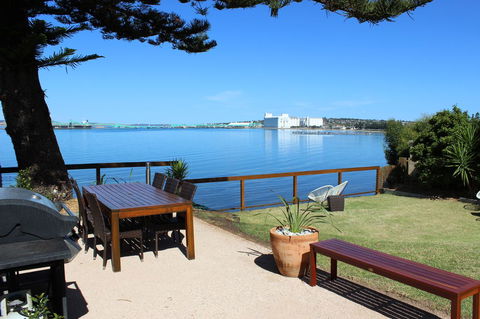 Bay 10 - Suites And Apartments - New Castle Holiday 17