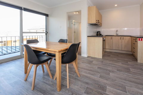 Bay 10 - Suites And Apartments - New Castle Holiday 10