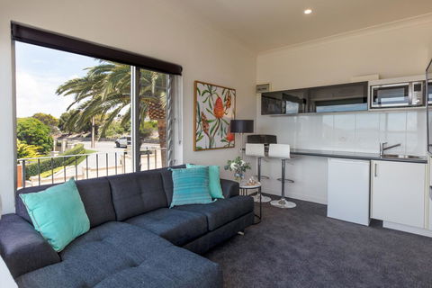 Bay 10 - Suites And Apartments - New Castle Holiday 6