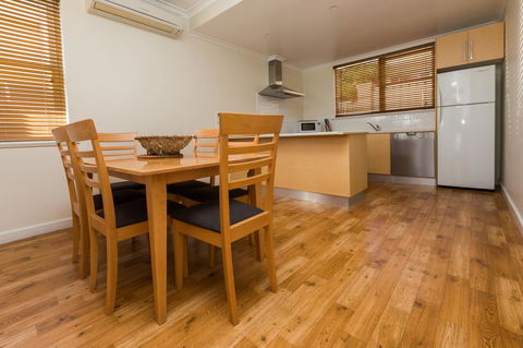 Bay 10 - Suites And Apartments - New Castle Holiday 32