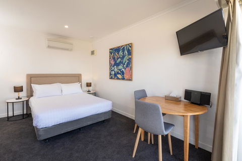 Bay 10 - Suites And Apartments - New Castle Holiday 8