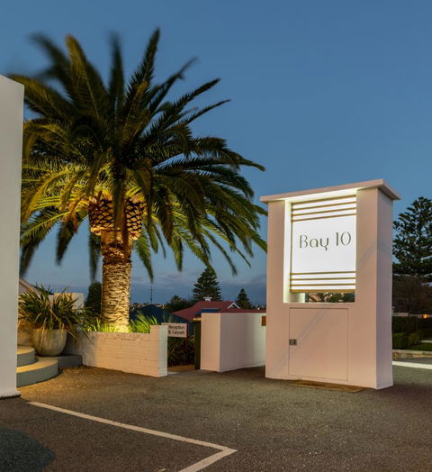 Bay 10 - Suites And Apartments - New Castle Holiday 16