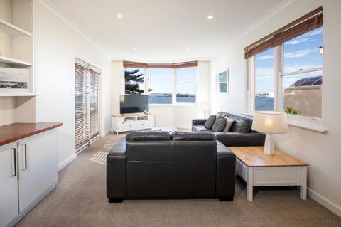 Bay 10 - Suites And Apartments - New Castle Holiday 33