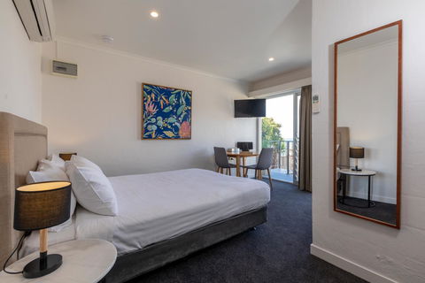 Bay 10 - Suites And Apartments - New Castle Holiday 13