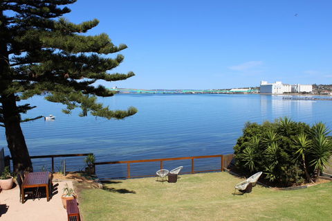 Bay 10 - Suites And Apartments - New Castle Holiday 0