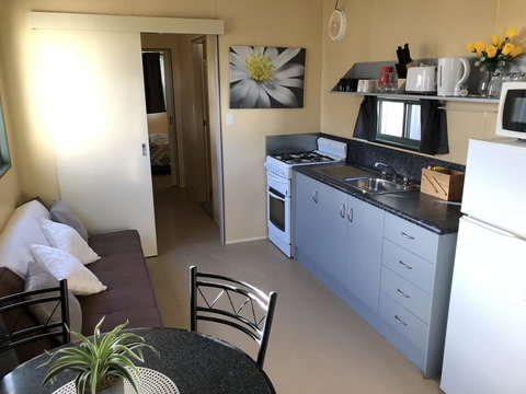 Rocks Retreat Cabin - Dolphin - New Castle Holiday 6