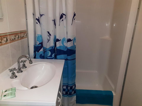 Rocks Retreat Cabin - Dolphin - New Castle Holiday 9