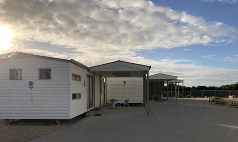 Rocks Retreat Cabin - Dolphin - New Castle Holiday 7