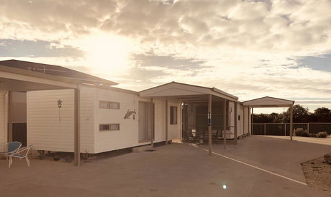 Rocks Retreat Cabin - Dolphin - New Castle Holiday 2