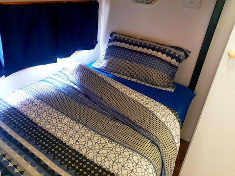 Rocks Retreat Cabin - Dolphin - New Castle Holiday 8