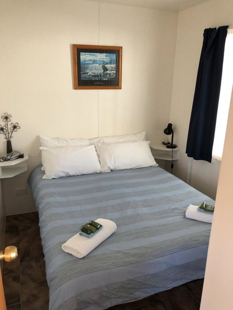 Rocks Retreat Cabin - Dolphin - New Castle Holiday 5