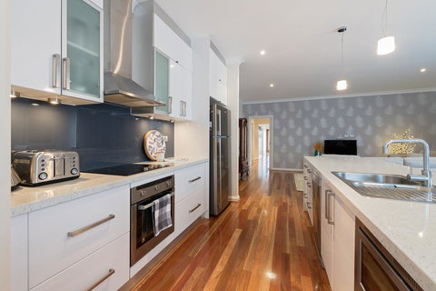 Boutique Getaway On Wright - New Castle Holiday 2