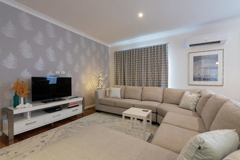 Boutique Getaway On Wright - New Castle Holiday 1