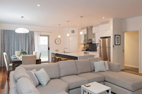 Boutique Getaway On Wright - New Castle Holiday 4