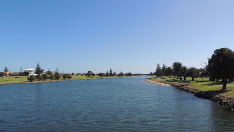 Glenelg - Marina Retreat - New Castle Holiday 40