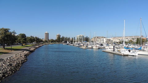 Glenelg - Marina Retreat - New Castle Holiday 3