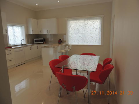 Glenelg - Marina Retreat - New Castle Holiday 13