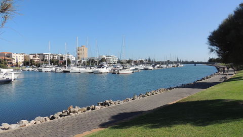 Glenelg - Marina Retreat - New Castle Holiday 2
