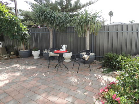 Glenelg - Marina Retreat - New Castle Holiday 34