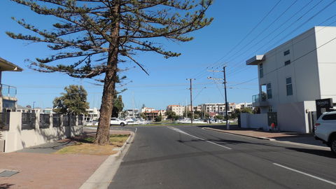 Glenelg - Marina Retreat - New Castle Holiday 6