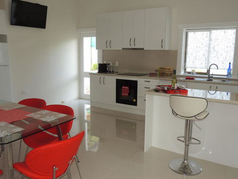 Glenelg - Marina Retreat - New Castle Holiday 12