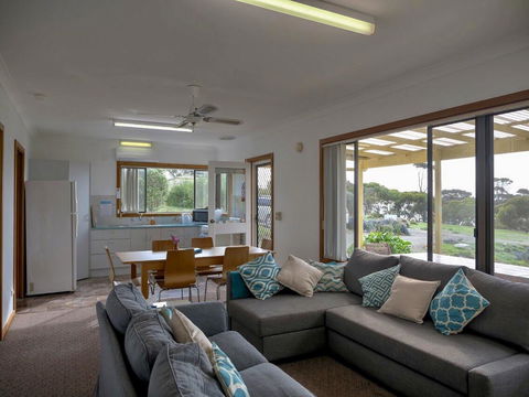 Emu Bay Holiday Homes - New Castle Holiday 7