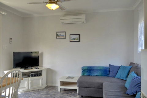 Emu Bay Holiday Homes - New Castle Holiday 1
