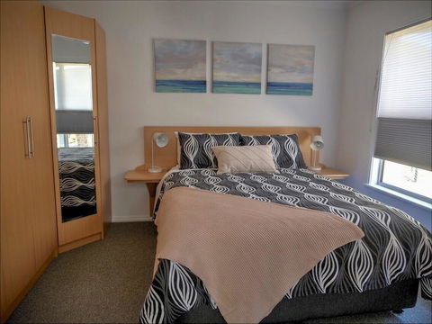 Emu Bay Holiday Homes - New Castle Holiday 16