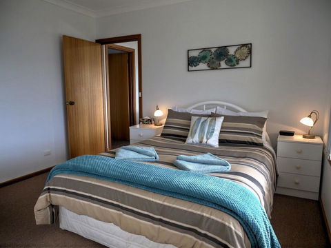 Emu Bay Holiday Homes - New Castle Holiday 11