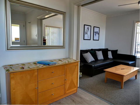 Emu Bay Holiday Homes - New Castle Holiday 24