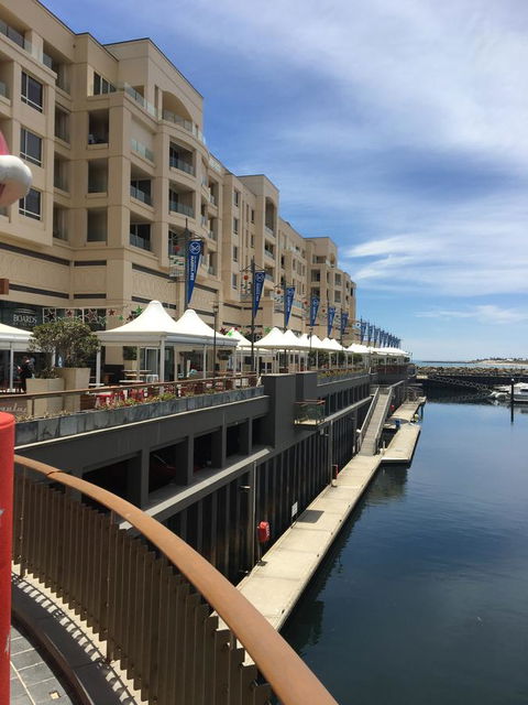 Glenelg Beach Studio - New Castle Holiday 3