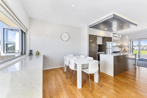 Aloha Waterfront Properties - New Castle Holiday 28