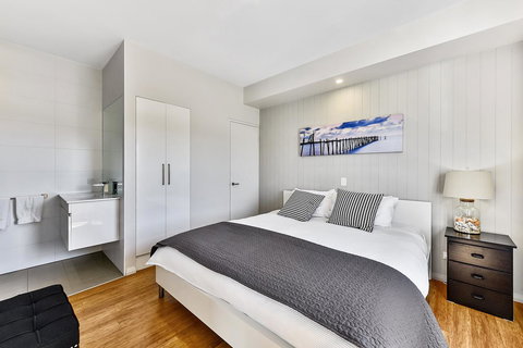 Aloha Waterfront Properties - New Castle Holiday 21