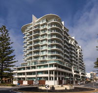 Oaks Liberty Towers - New Castle Holiday