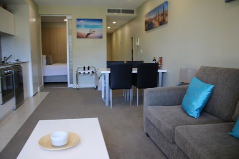 Beachside Luxury Getaway In Glenelg - New Castle Holiday 2