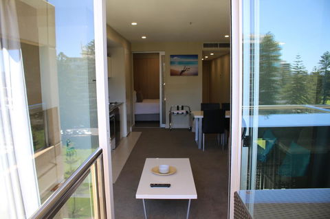 Beachside Luxury Getaway In Glenelg - New Castle Holiday 3
