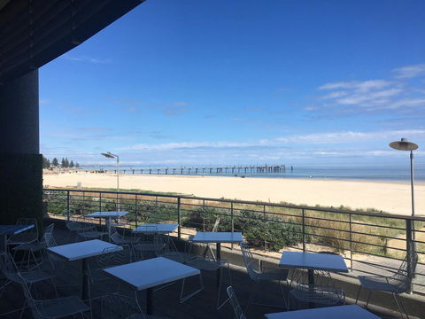 Beachside Luxury Getaway In Glenelg - New Castle Holiday 19