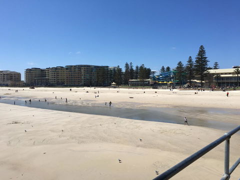 Beachside Luxury Getaway In Glenelg - New Castle Holiday 16