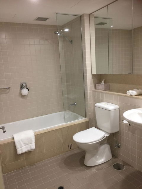 Beachside Luxury Getaway In Glenelg - New Castle Holiday 12