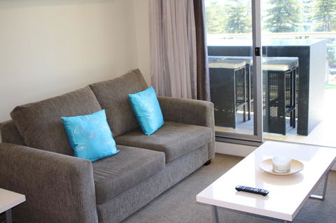 Beachside Luxury Getaway In Glenelg - New Castle Holiday 8