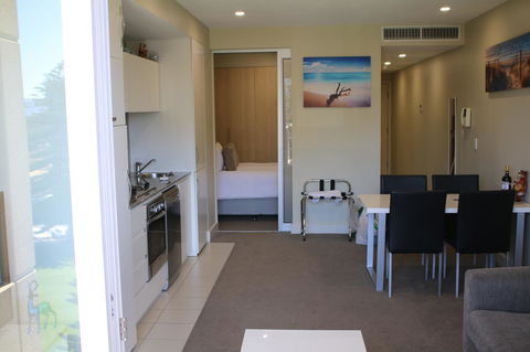Beachside Luxury Getaway In Glenelg - New Castle Holiday 7