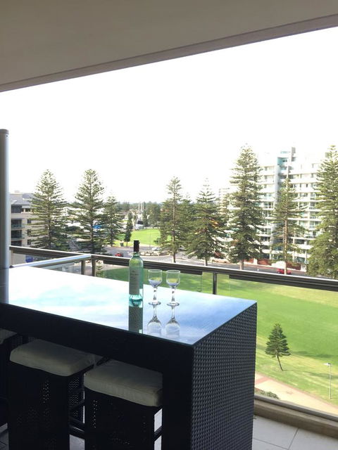 Beachside Luxury Getaway In Glenelg - New Castle Holiday 0