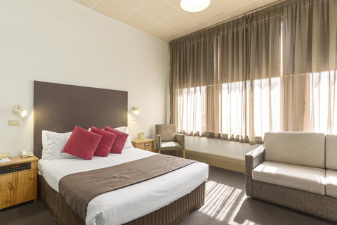 Adelaide Paringa - New Castle Holiday 2